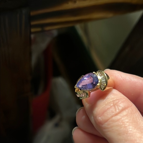Elegant 14k Gold and Tanzanite Women's Ring - Picture 4 of 4